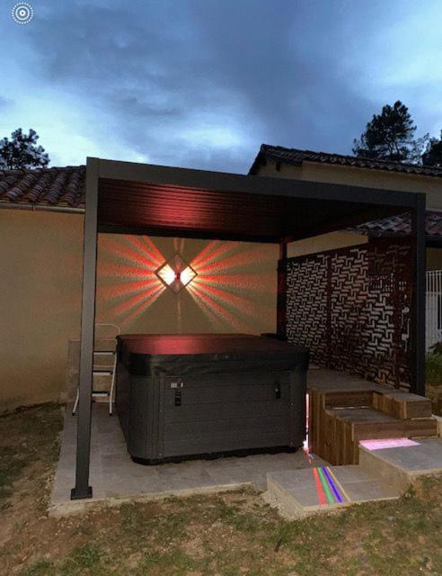 Gite Des Combes Blanches Avec Piscine Et Jacuzzi Frayssinet-le-Gélat Εξωτερικό φωτογραφία