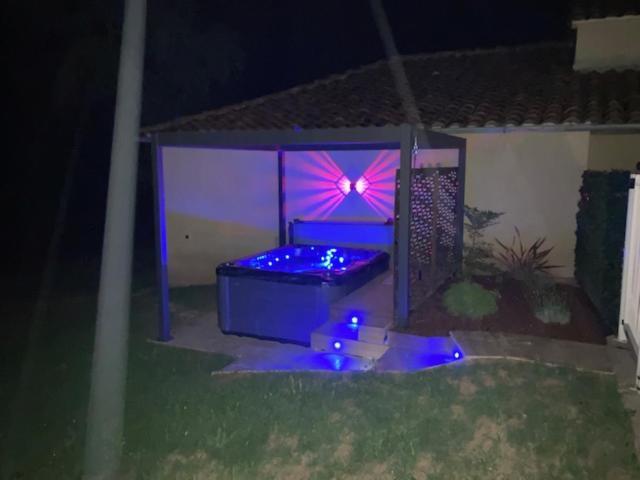 Gite Des Combes Blanches Avec Piscine Et Jacuzzi Frayssinet-le-Gélat Εξωτερικό φωτογραφία